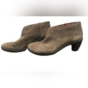 Camper Suede clogs size EU40 / US 9.5